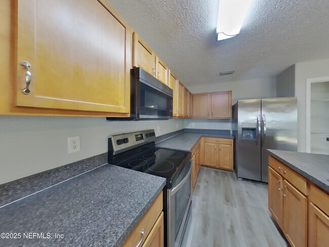 Building Photo - 7134 Beekman Lake Dr