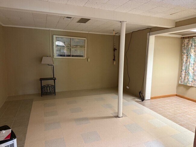 Building Photo - Lindbergh Schools 3BD 2.5 Bth Open Floor Plan