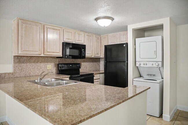 Building Photo - 2791 N Poinciana Blvd