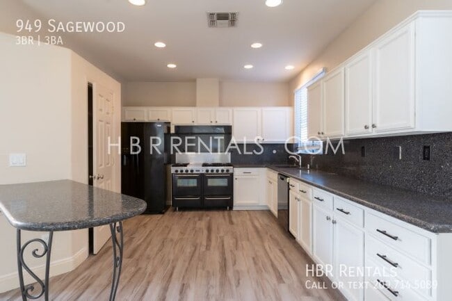 Building Photo - 949 Sagewood-