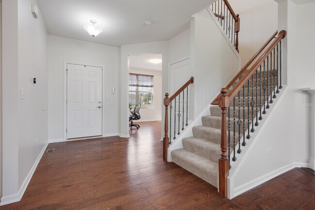 Building Photo - 2531 Basin Trail Ln