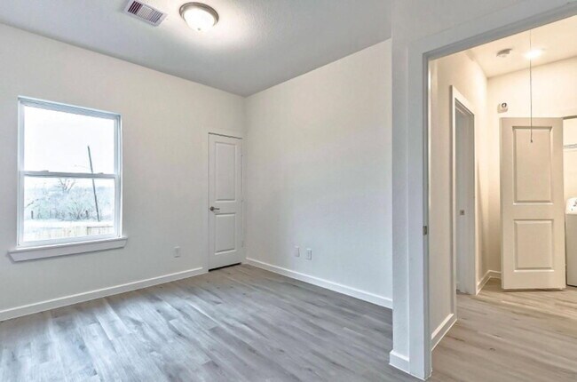 Building Photo - 4803 Dig Dug Ln