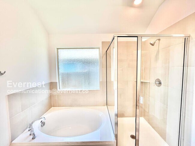 Building Photo - Spacious 4 Beds, 3 Baths Home with Modern ...