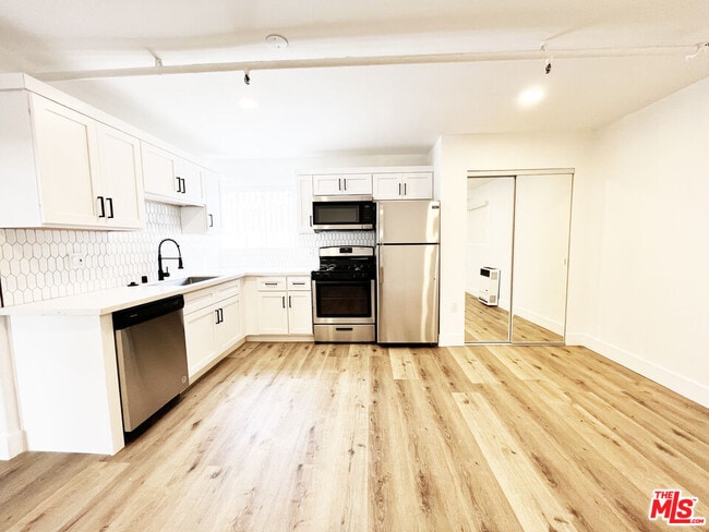 Building Photo - 11430 Cedar Ave