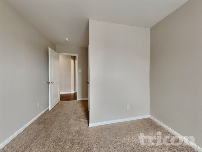 Building Photo - 2402 Regatta Ln