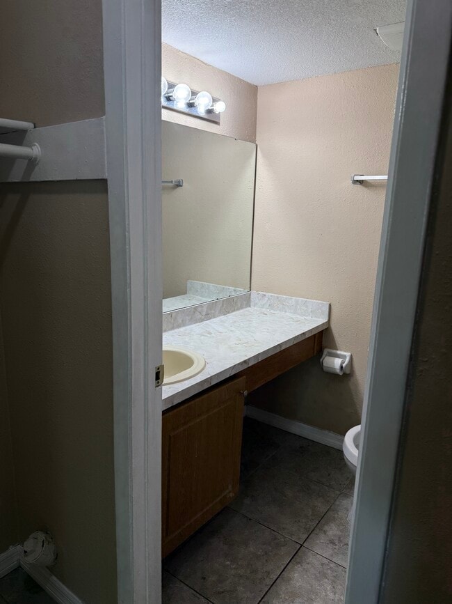 Building Photo - Avalon Unit 6