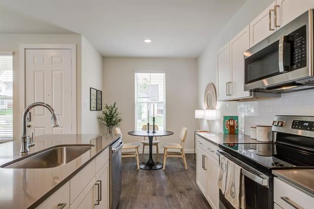 Building Photo - 801 Bluestem Way