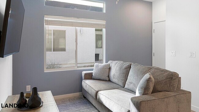 Building Photo - 2705 N Rancho Dr