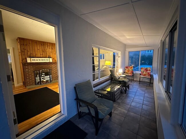 Building Photo - 67 Cable Rd