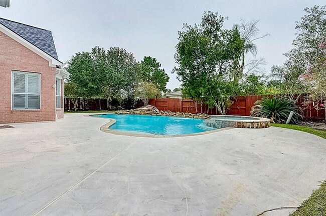 Building Photo - 5715 Sapphire Vista Ln