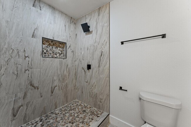 Building Photo - 5535 Lakefield Dr