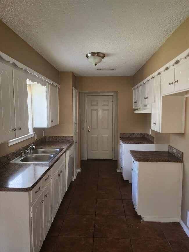 Building Photo - 7448 Van Natta Ln
