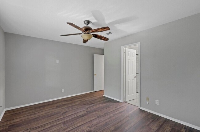 Building Photo - 1300 Timbercrest Dr