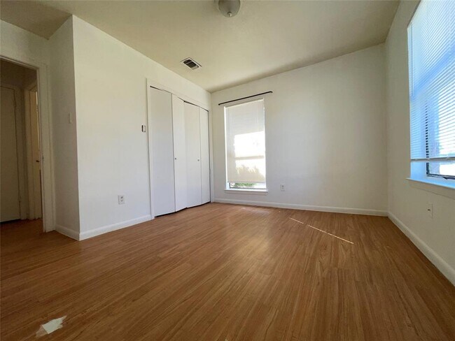 Building Photo - 7402 Geneva Dr