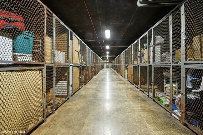 Building Photo - 1450 E 55th St