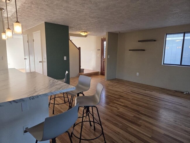 Building Photo - 921 Pasque Dr