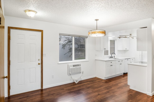 Building Photo - 3914 S Regal St