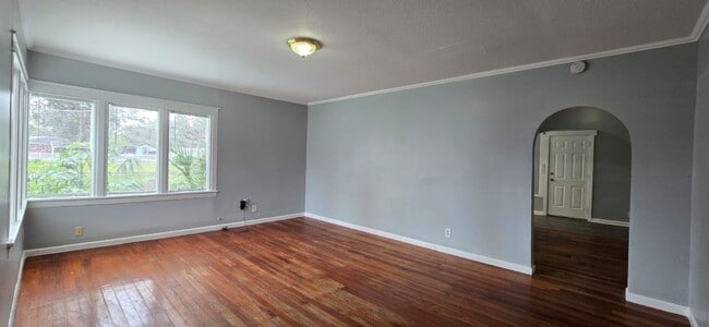 Building Photo - Beautiful 2/1 Single Family Home in Gibsonton! Apply for FREE This Holiday Season!