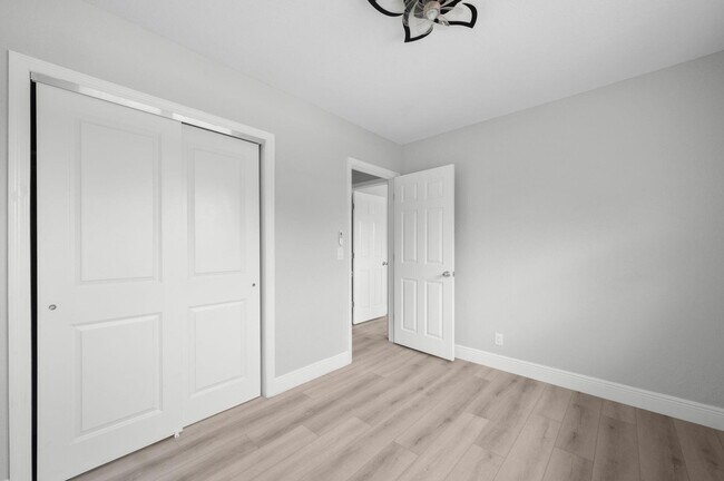 Building Photo - 233 7th Ct