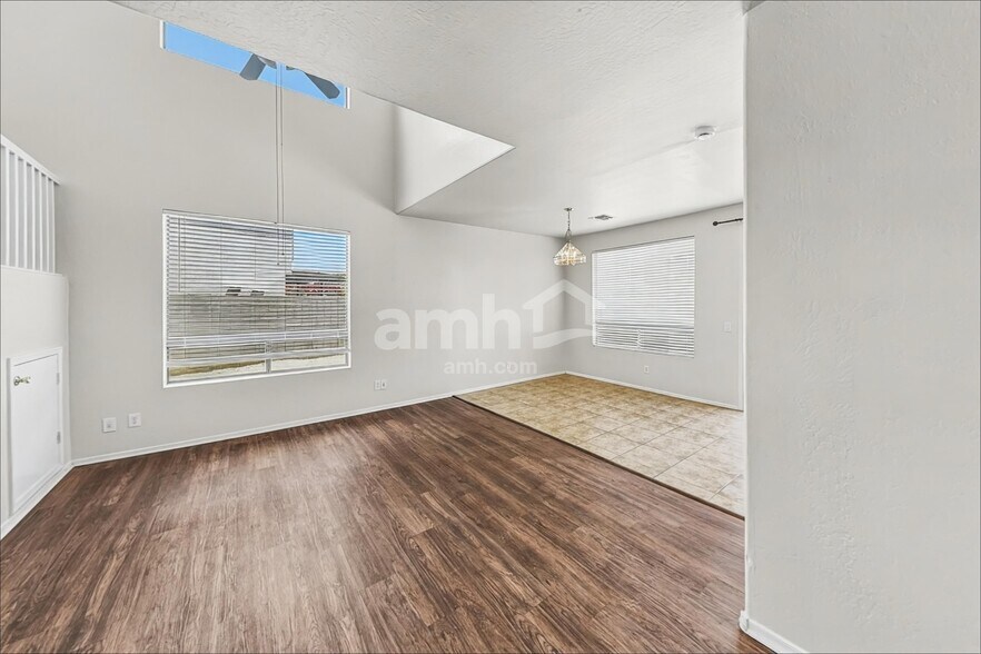 Building Photo - 1701 S 113th Dr