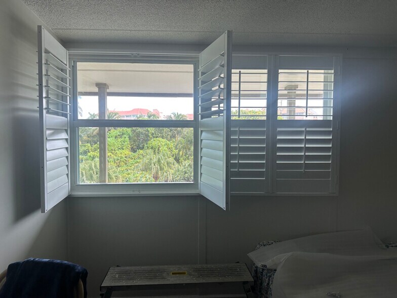 Building Photo - 1456 NE Ocean Blvd