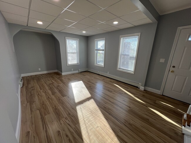 Building Photo - 452 Salem St