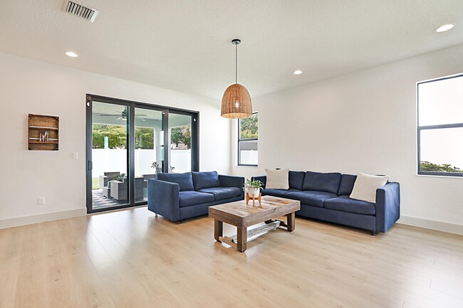 Building Photo - 6151 Yerba Buena Ct