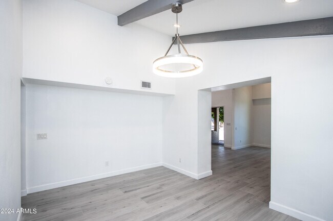 Building Photo - 1052 E Sandpiper Dr