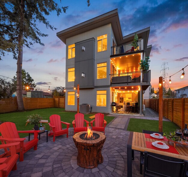 Building Photo - 2560 S Juneau St
