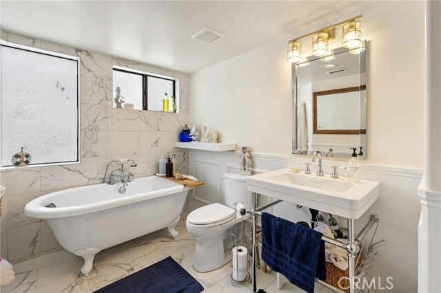 Building Photo - 536 The Strand