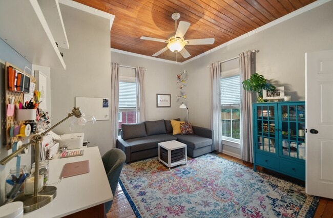 Building Photo - Available NOW! 3 bed + 2 bath bungalow w/ Historic charm in the heart of Durham!