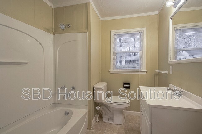 Building Photo - 1608 S Ralston Ave