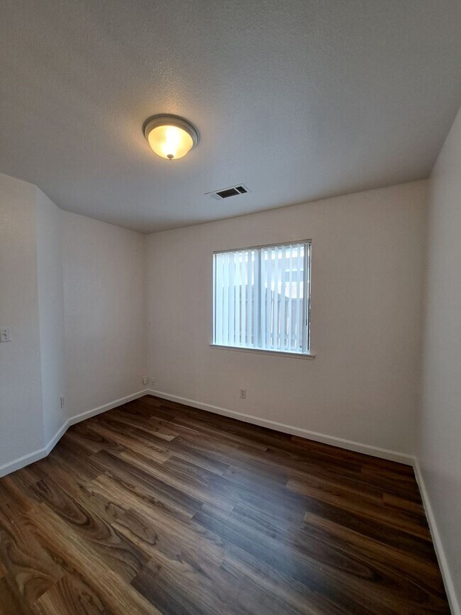 Building Photo - Single Level 3BR Home w/ Backyard Ready to...