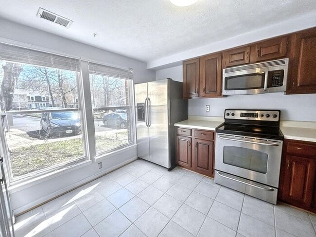 Building Photo - Charming 2-Bedroom Home with Modern Amenit...