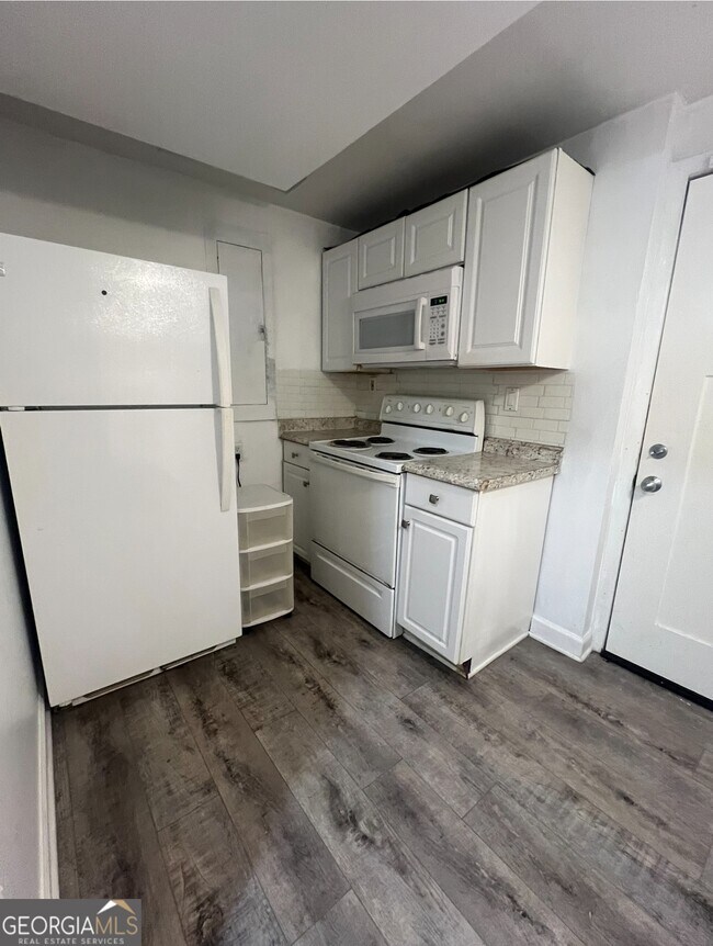 Building Photo - 3990 Admiral Dr
