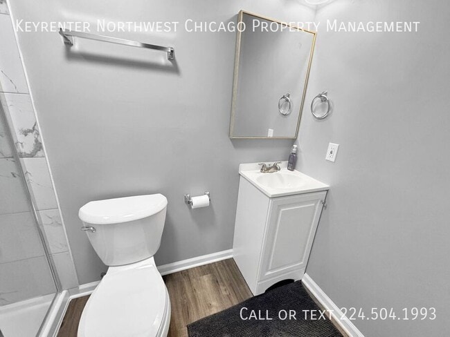 Building Photo - 142 Roslyn Pl