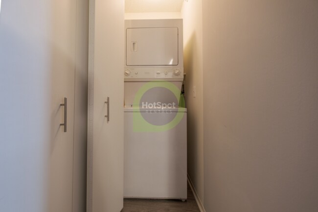 Building Photo - 507 N Kingsbury St