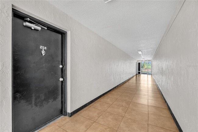 Building Photo - 801 Russell Ln