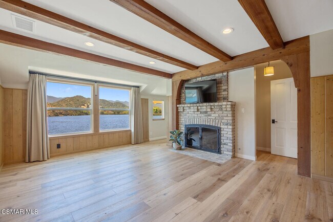 Building Photo - 800 Lake Sherwood Dr