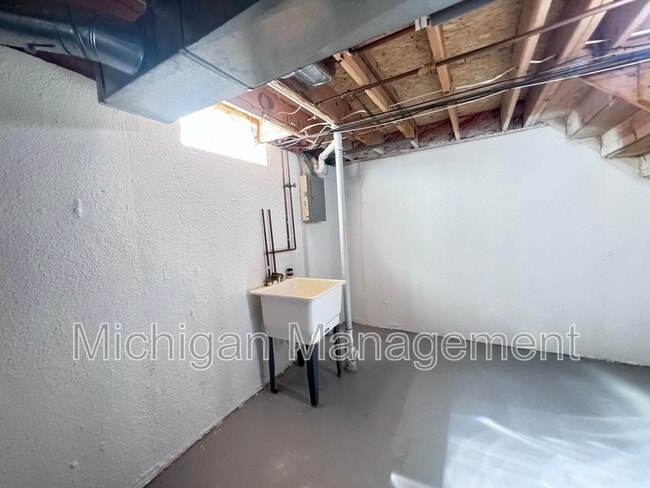 Building Photo - 173 Algansee Dr