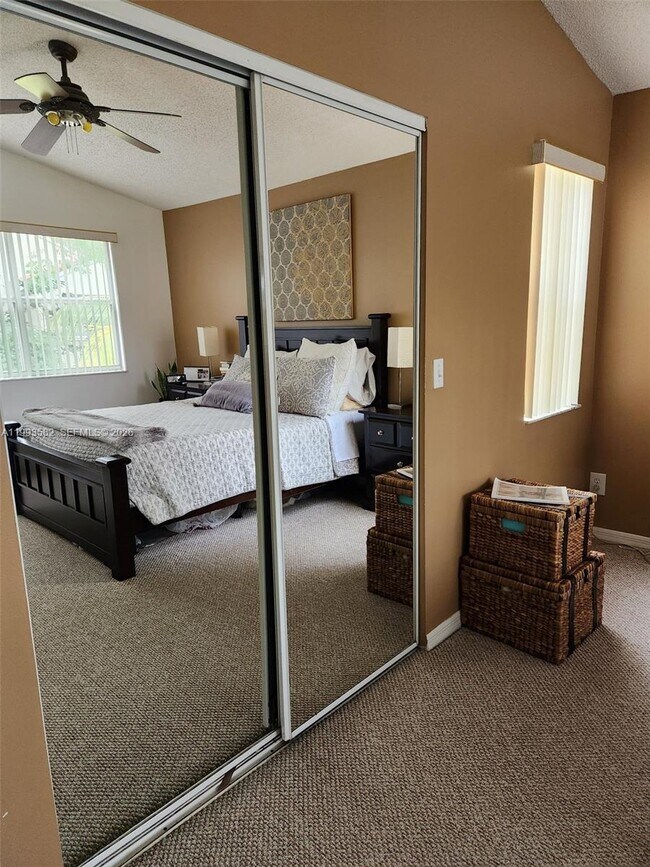 Building Photo - 925 Opal Terrace