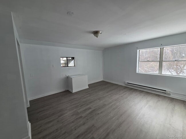 Building Photo - 135 Shawanga Lodge Rd