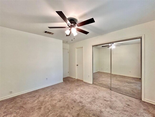 Building Photo - 902 Pyegrave Pl