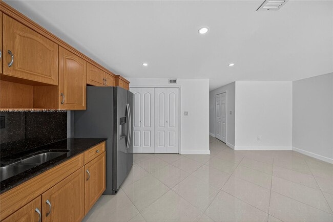Building Photo - 301 Bonaventure Blvd