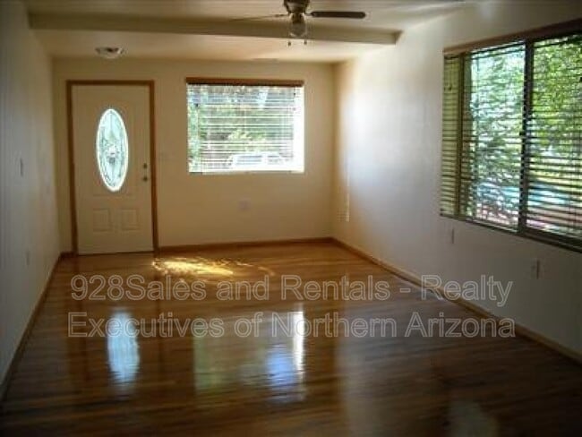 Building Photo - 806 W Coconino Ave