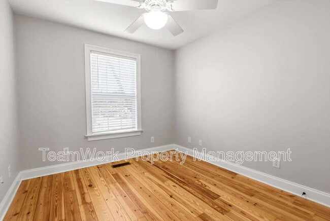 Building Photo - 1124 5th Ave