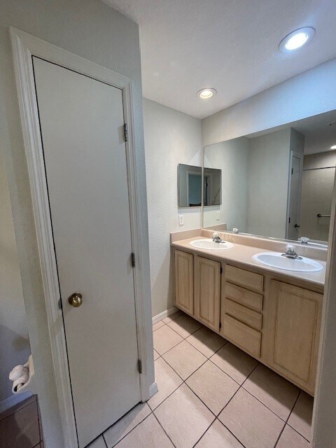 Building Photo - 1869 Highland Rd