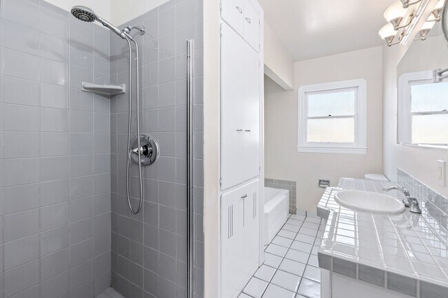 Building Photo - Downtown Napa 3 bed 2 bath single level home