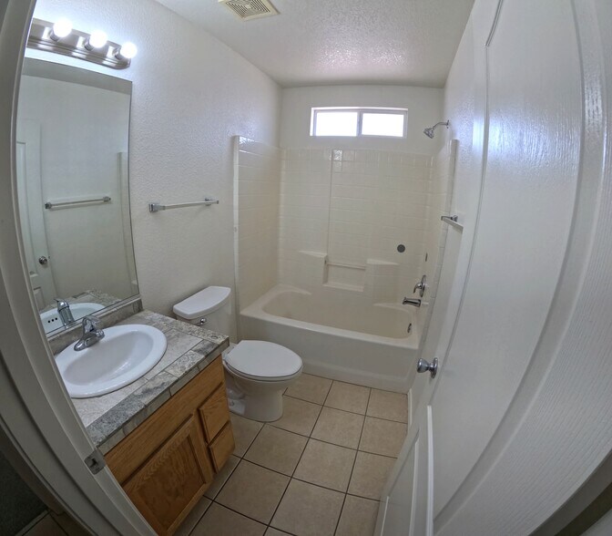 Building Photo - 1675 E Segovia Way