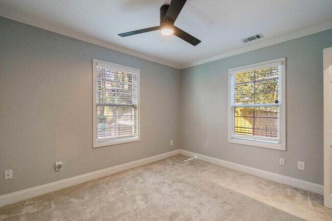 Building Photo - 995 Lindbergh Drive NE